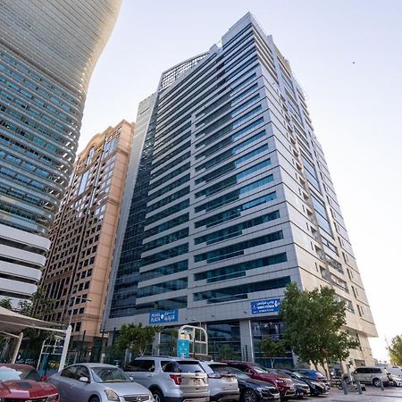 Lovely 3 Bedroom Apartment Beach Front Abu Dhabi Bagian luar foto