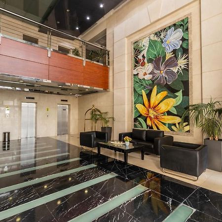 Lovely 3 Bedroom Apartment Beach Front Abu Dhabi Bagian luar foto