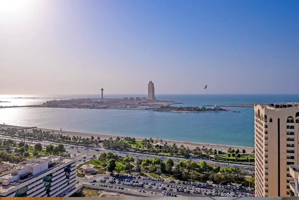 Lovely 3 Bedroom Apartment Beach Front Abu Dhabi Bagian luar foto