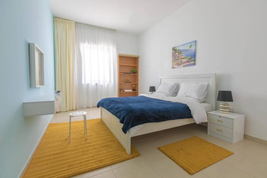 Lovely 3 Bedroom Apartment Beach Front Abu Dhabi Bagian luar foto