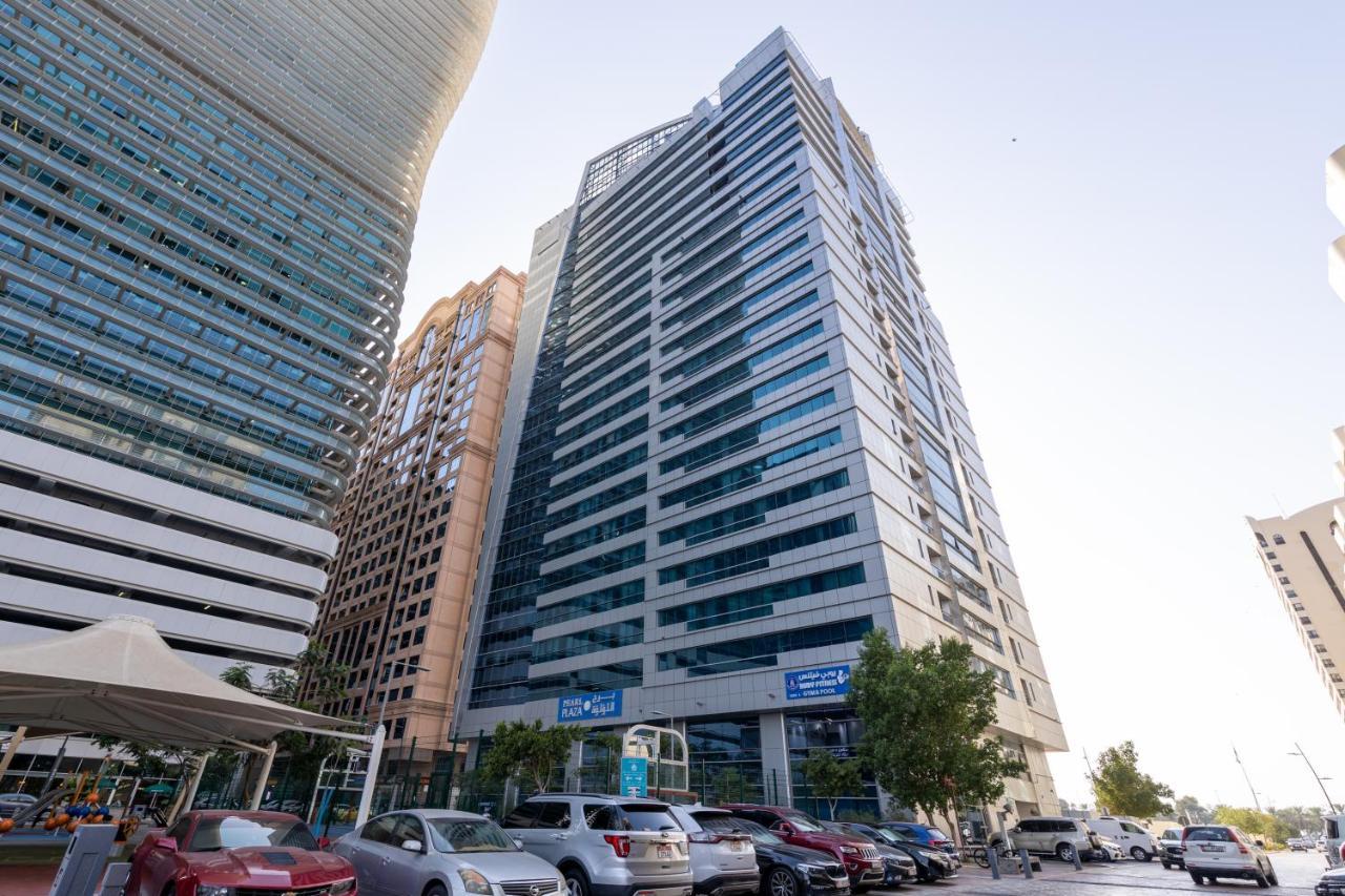 Lovely 3 Bedroom Apartment Beach Front Abu Dhabi Bagian luar foto
