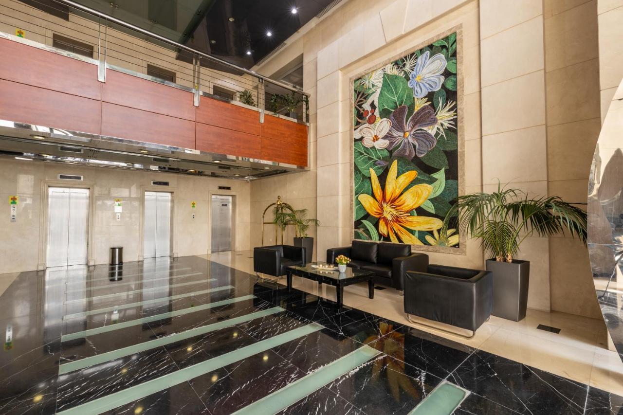 Lovely 3 Bedroom Apartment Beach Front Abu Dhabi Bagian luar foto